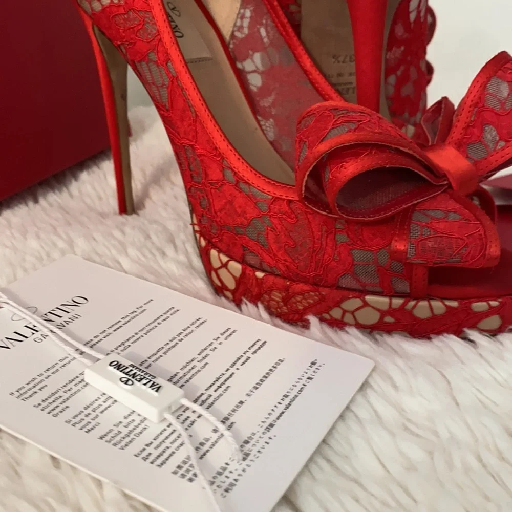 Valentino Garavani red heels - Picture 3 of 8